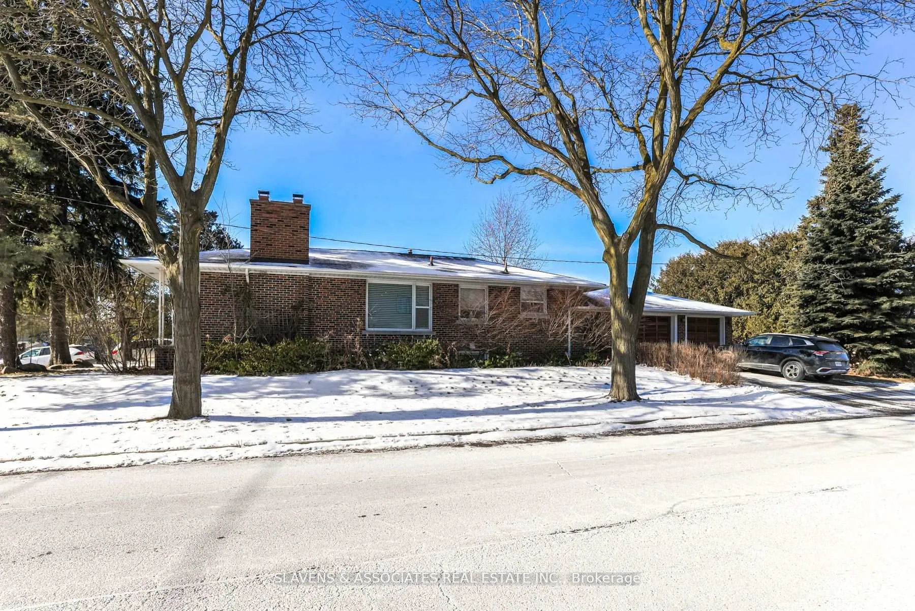 Photo 5 of 152 Hillmount Avenue, Toronto, Englemount-Lawrence — HOMEH