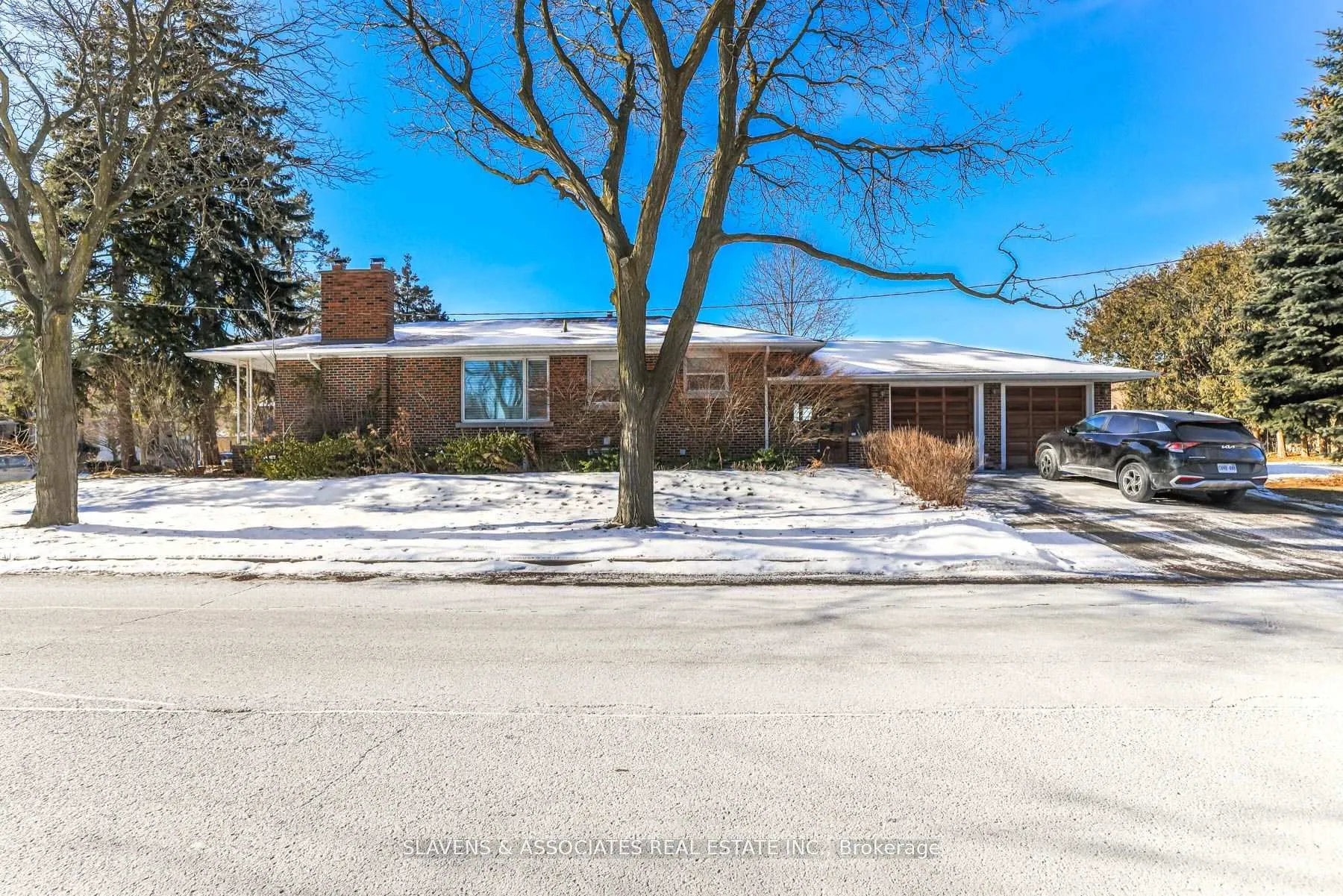 Photo 6 of 152 Hillmount Avenue, Toronto, Englemount-Lawrence — HOMEH