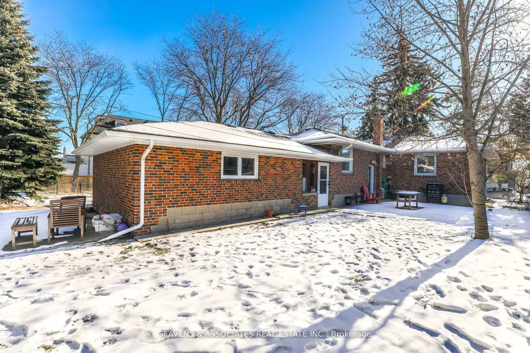 Photo 11 of 152 Hillmount Avenue, Toronto, Englemount-Lawrence — HOMEH