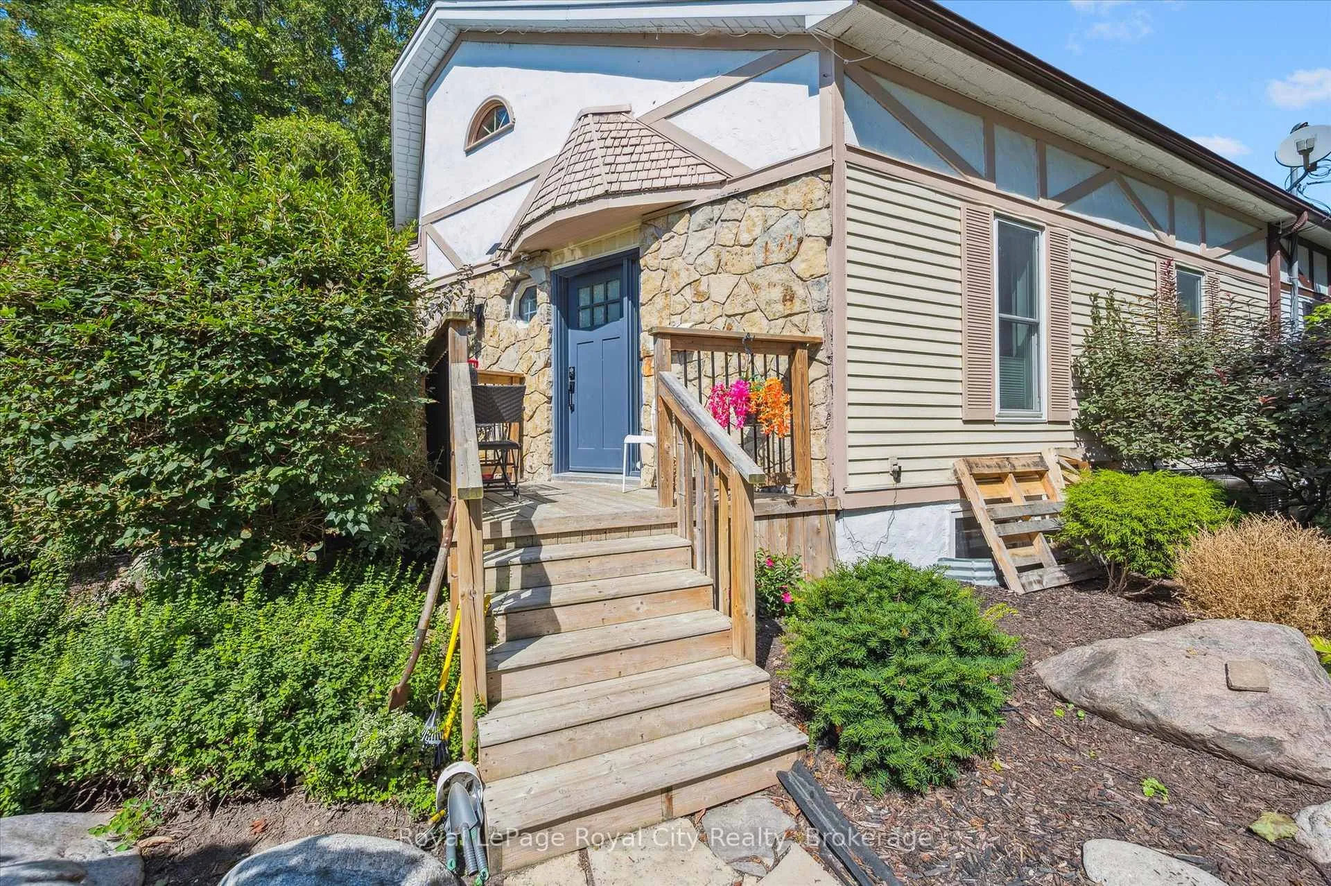 Photo 3 of 121 Nottingham Street, Guelph, Downtown — HOMEH