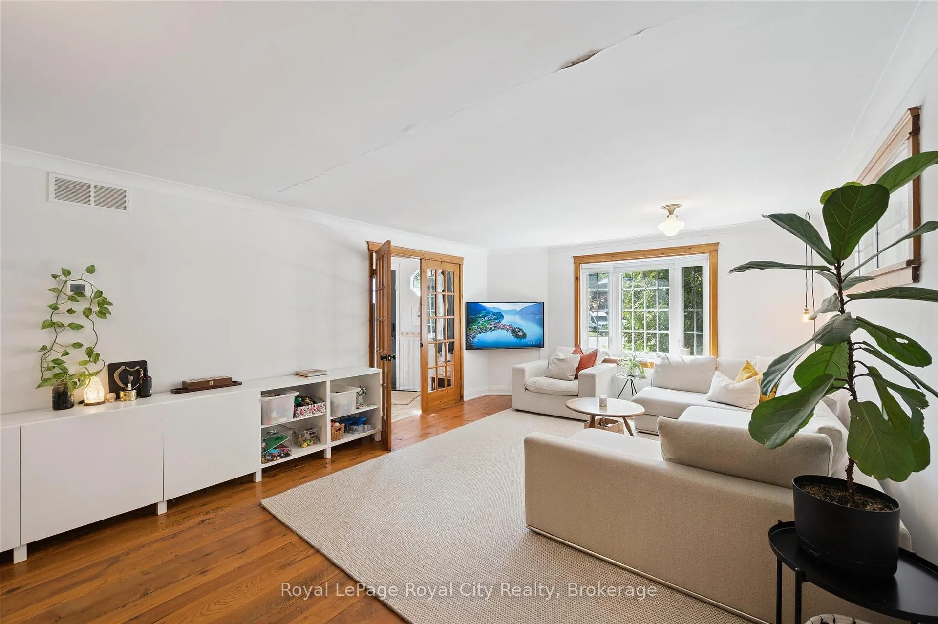 Photo 6 of 121 Nottingham Street, Guelph, Downtown — HOMEH