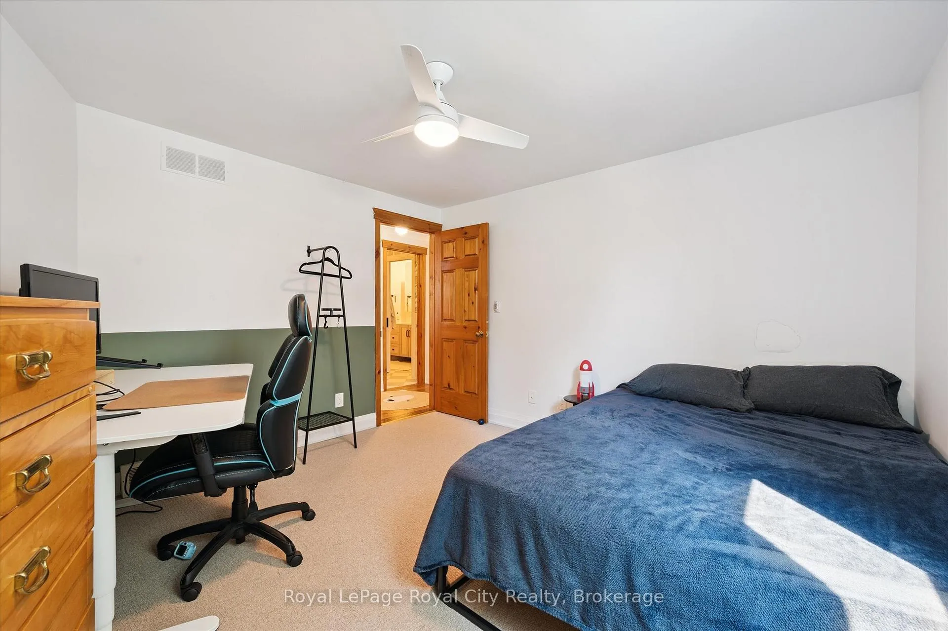 Photo 15 of 121 Nottingham Street, Guelph, Downtown — HOMEH
