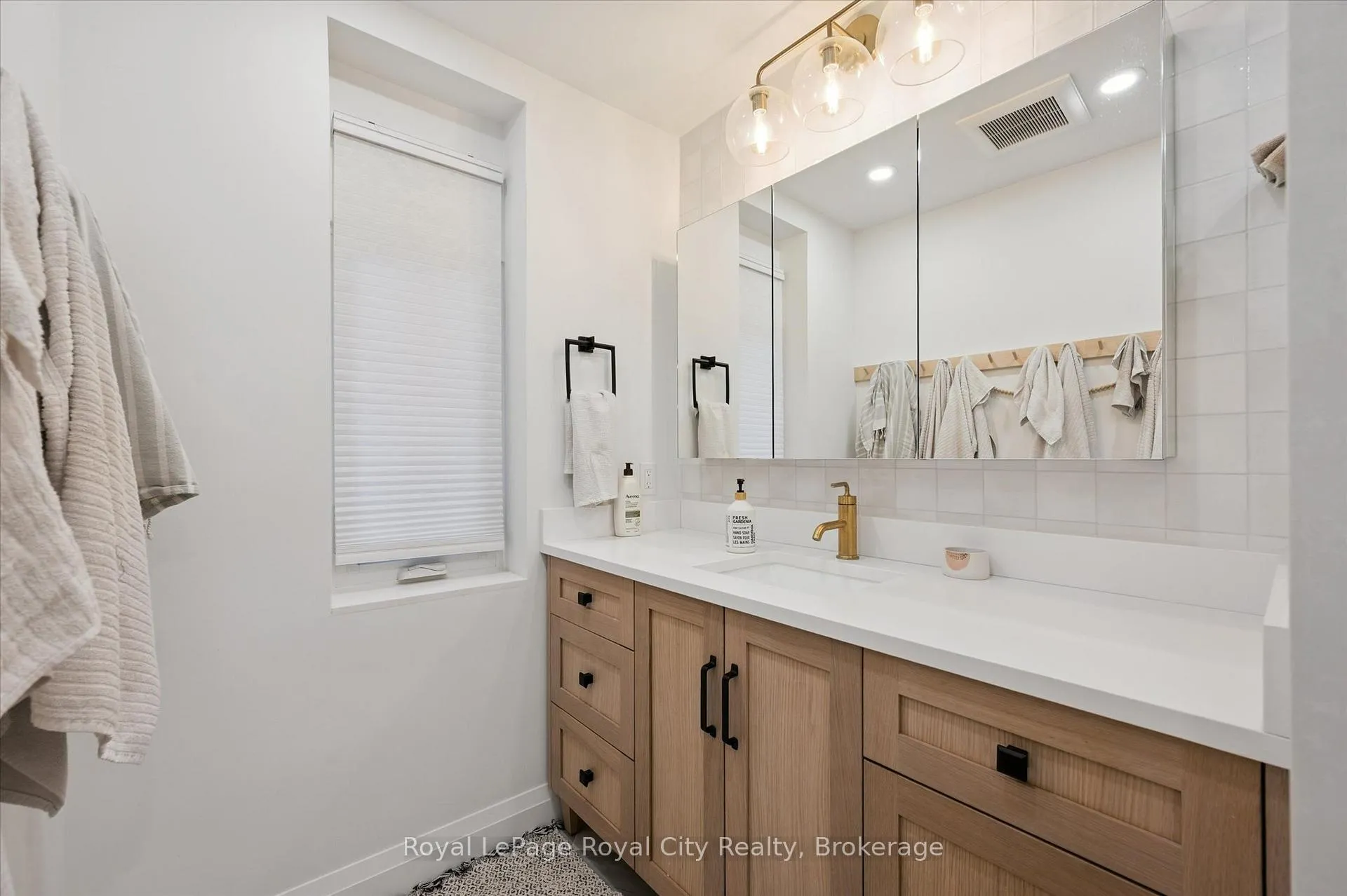 Photo 19 of 121 Nottingham Street, Guelph, Downtown — HOMEH