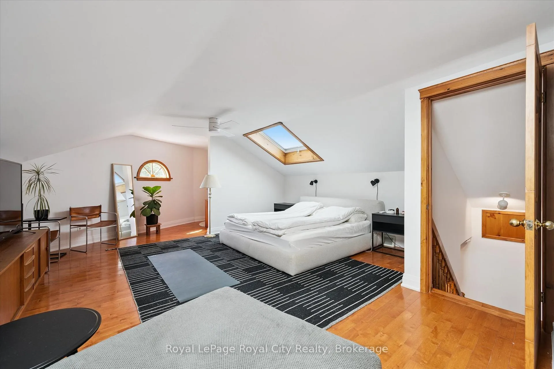 Photo 21 of 121 Nottingham Street, Guelph, Downtown — HOMEH