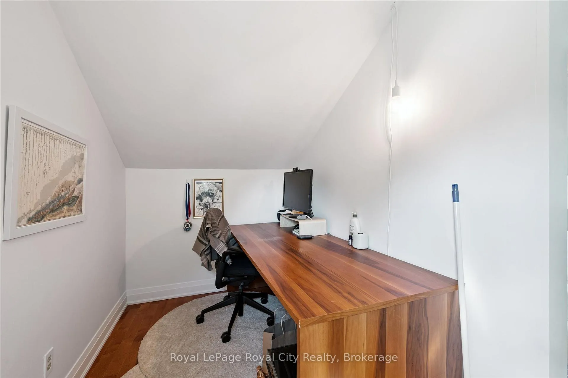Photo 24 of 121 Nottingham Street, Guelph, Downtown — HOMEH