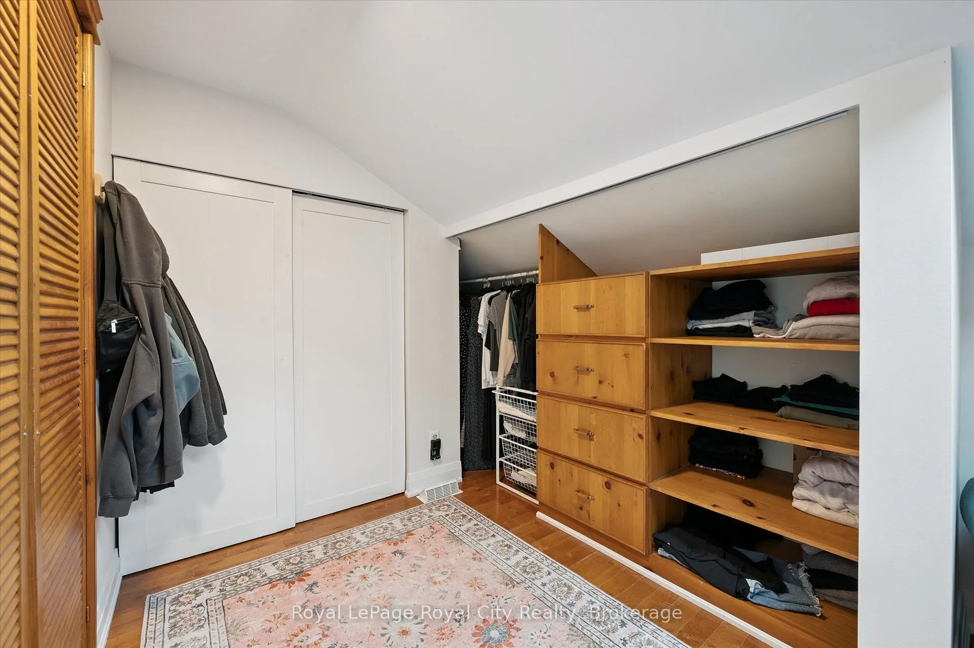 Photo 25 of 121 Nottingham Street, Guelph, Downtown — HOMEH