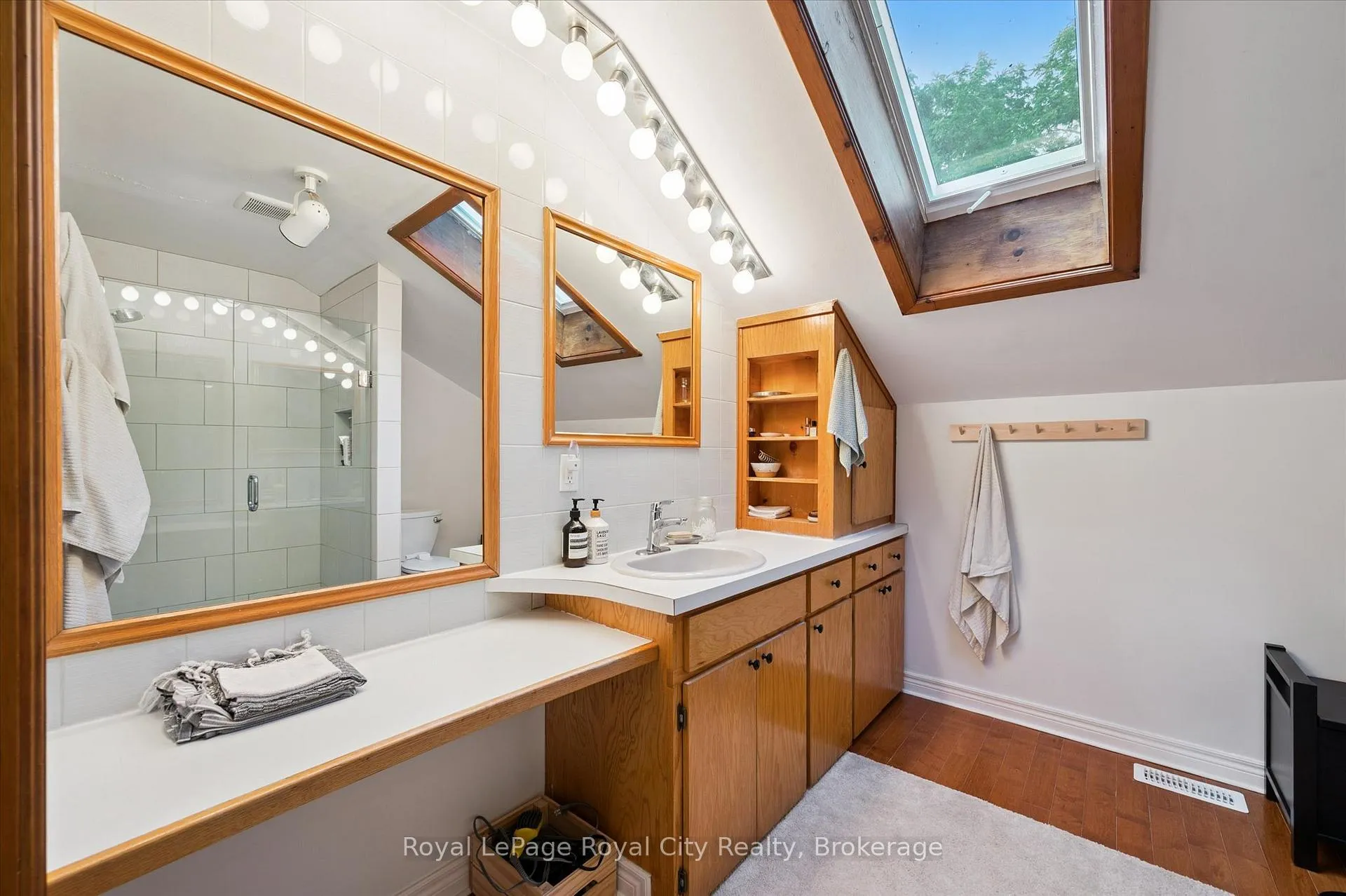Photo 26 of 121 Nottingham Street, Guelph, Downtown — HOMEH