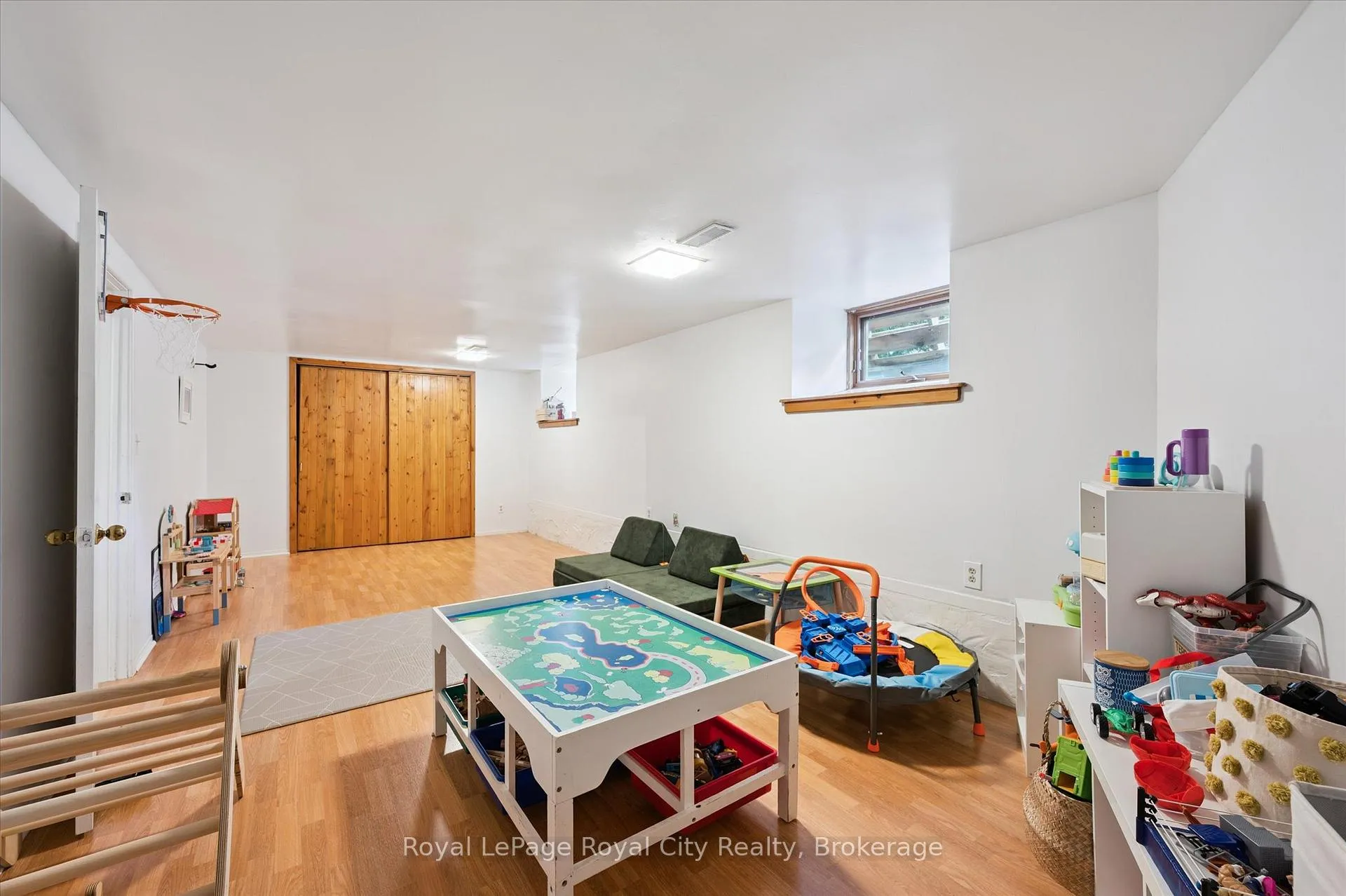 Photo 32 of 121 Nottingham Street, Guelph, Downtown — HOMEH