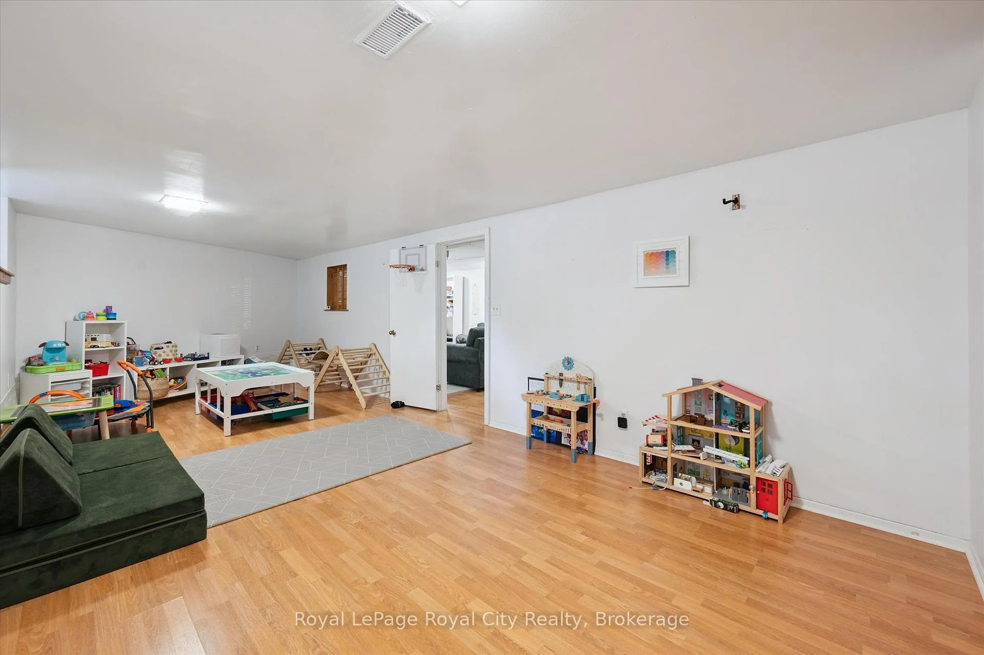 Photo 33 of 121 Nottingham Street, Guelph, Downtown — HOMEH