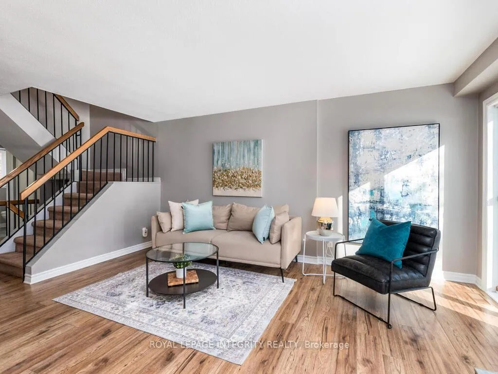 Photo 6 of Unit 14, 146 Valley Stream Drive, Ottawa, Leslie Park — HOMEH