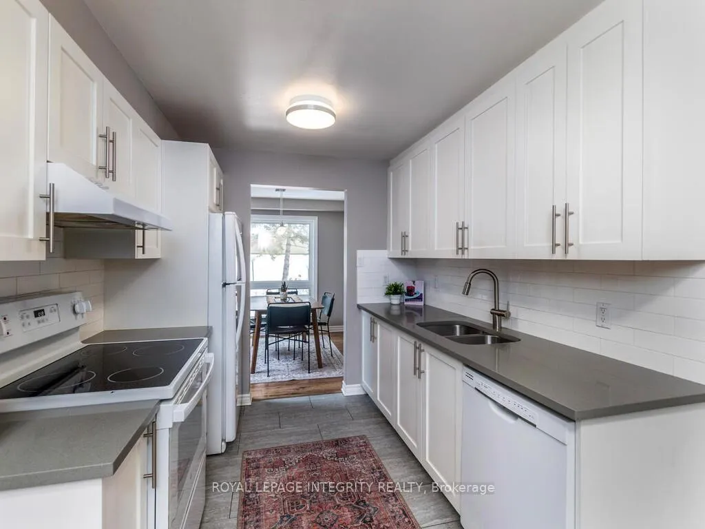 Photo 12 of Unit 14, 146 Valley Stream Drive, Ottawa, Leslie Park — HOMEH