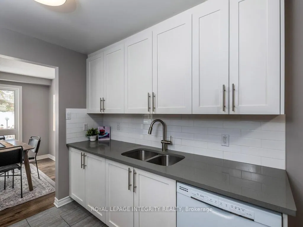 Photo 13 of Unit 14, 146 Valley Stream Drive, Ottawa, Leslie Park — HOMEH