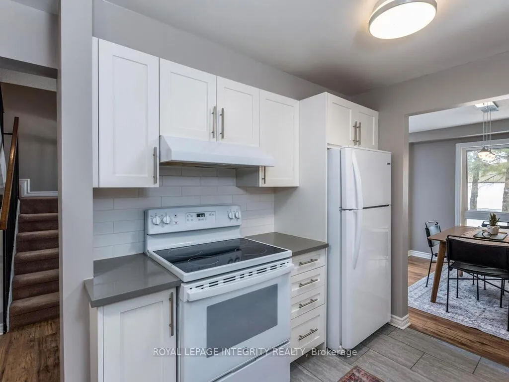 Photo 14 of Unit 14, 146 Valley Stream Drive, Ottawa, Leslie Park — HOMEH