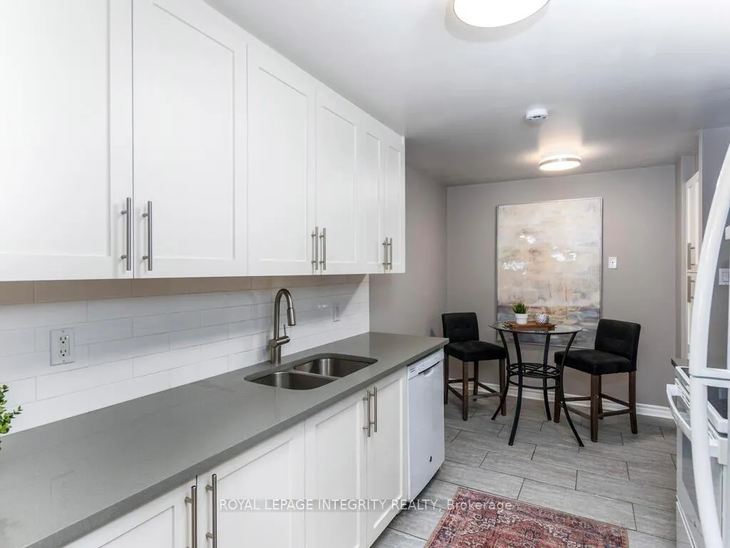 Photo 15 of Unit 14, 146 Valley Stream Drive, Ottawa, Leslie Park — HOMEH