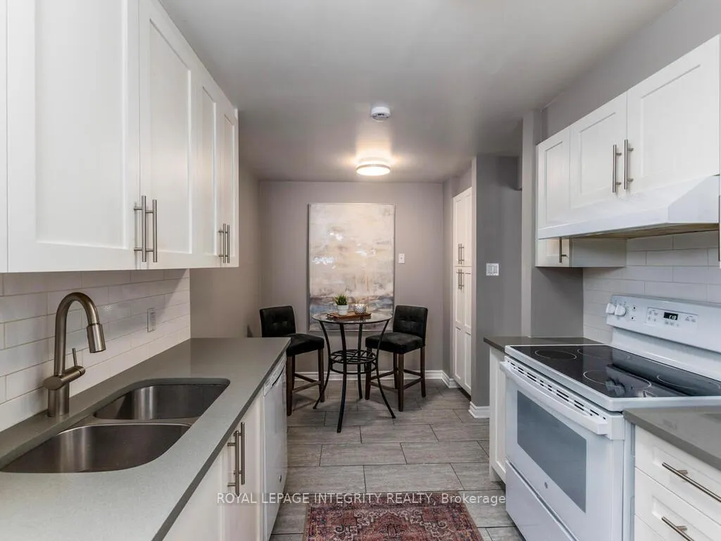 Photo 16 of Unit 14, 146 Valley Stream Drive, Ottawa, Leslie Park — HOMEH