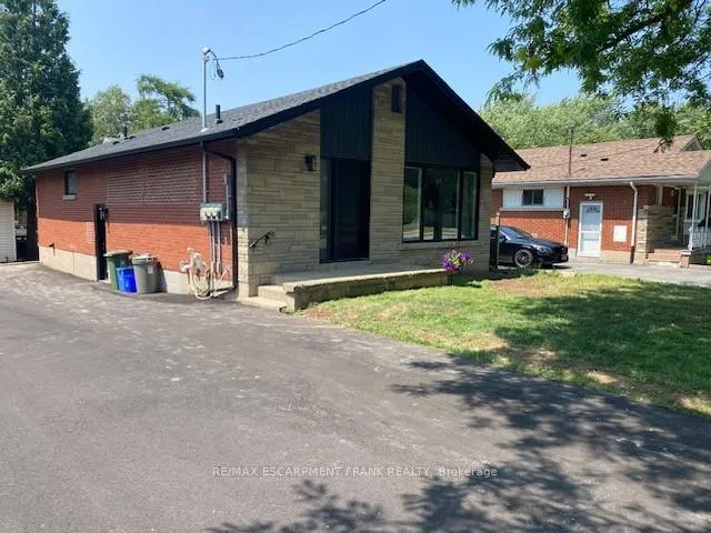Photo 2 of Unit 2, 258 West 31ST Street, Hamilton, Westcliffe — HOMEH
