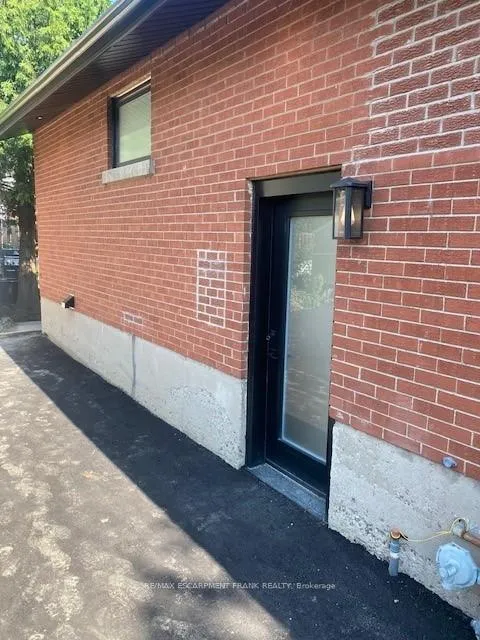 Photo 3 of Unit 2, 258 West 31ST Street, Hamilton, Westcliffe — HOMEH