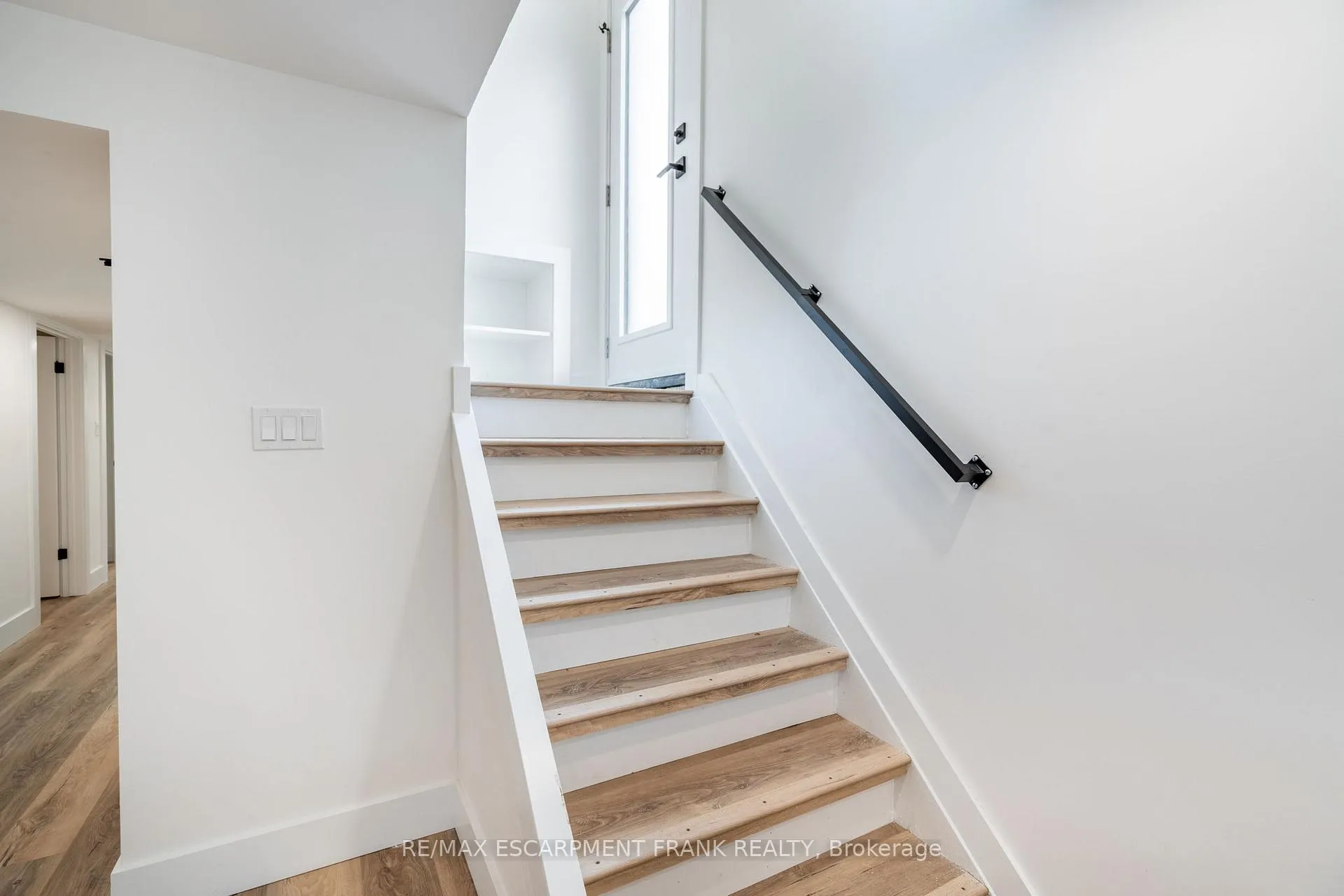 Photo 4 of Unit 2, 258 West 31ST Street, Hamilton, Westcliffe — HOMEH