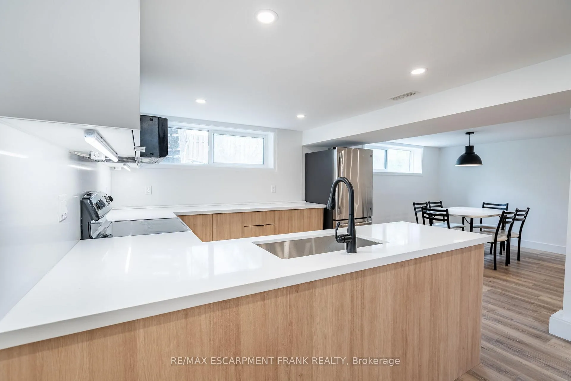 Photo 5 of Unit 2, 258 West 31ST Street, Hamilton, Westcliffe — HOMEH