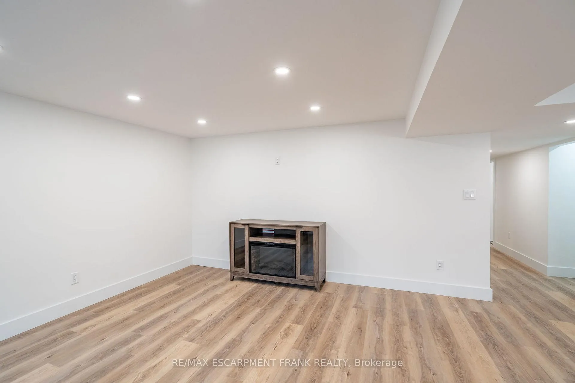 Photo 15 of Unit 2, 258 West 31ST Street, Hamilton, Westcliffe — HOMEH