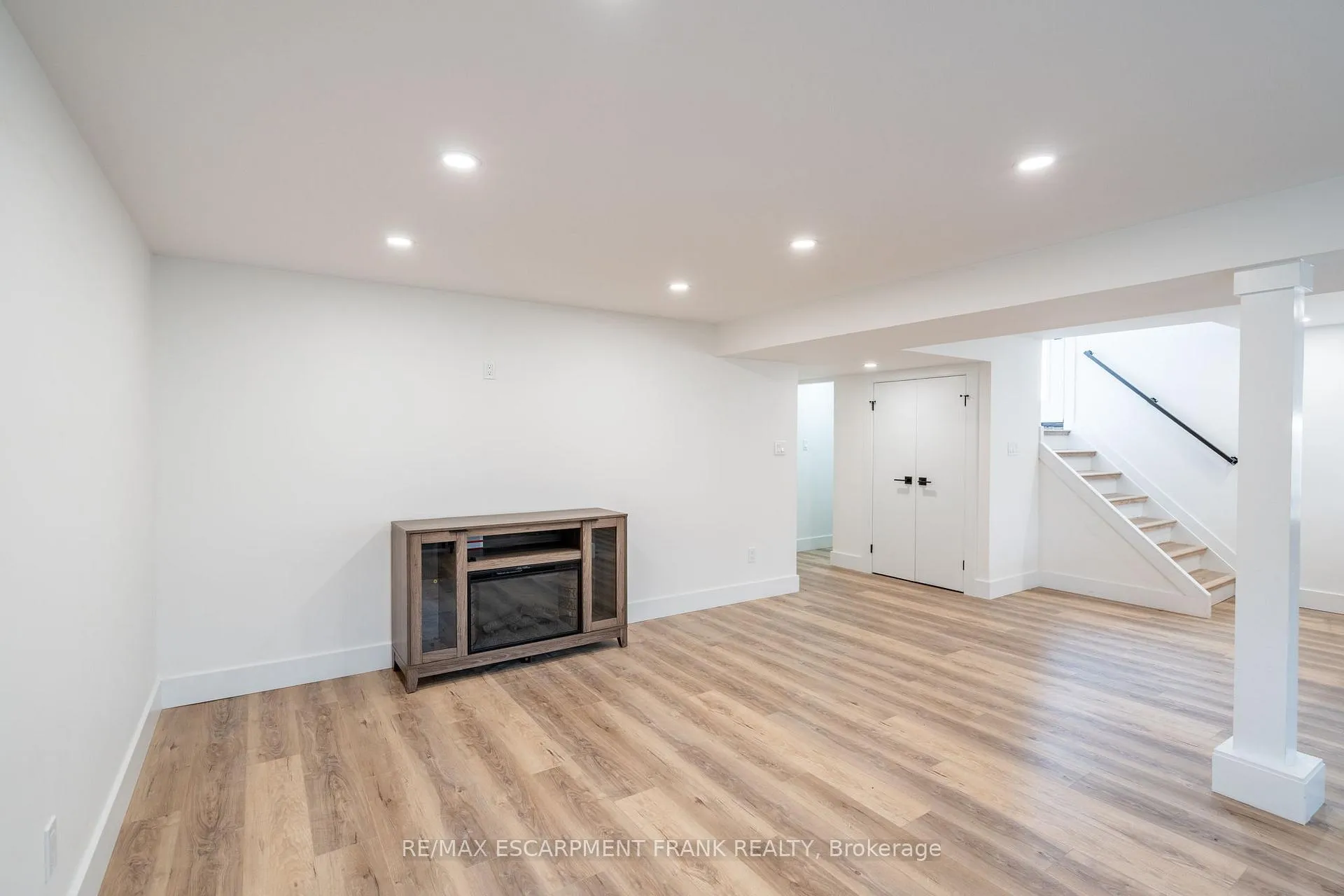 Photo 16 of Unit 2, 258 West 31ST Street, Hamilton, Westcliffe — HOMEH