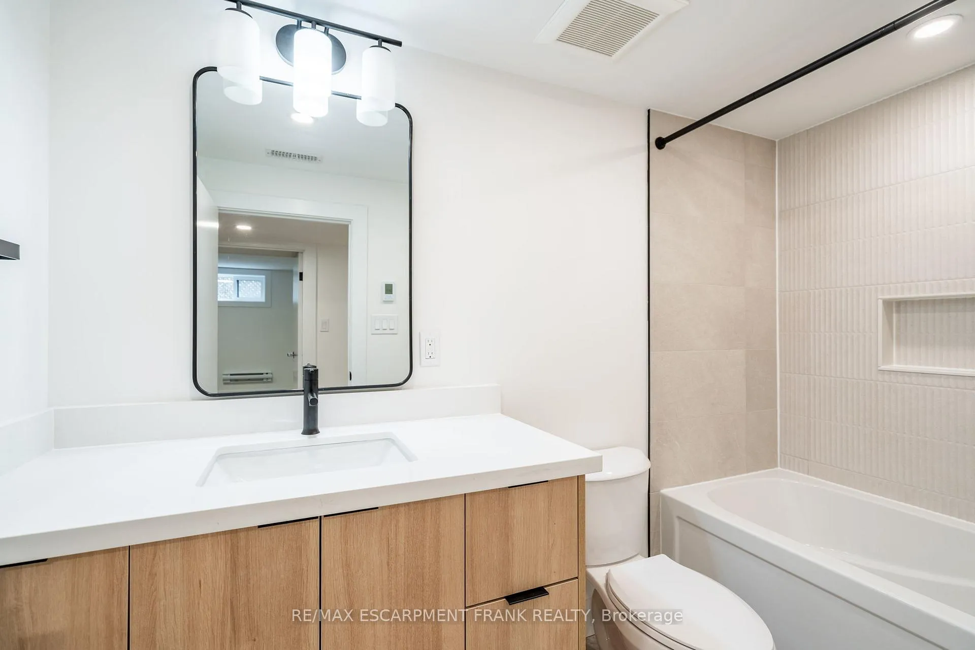 Photo 22 of Unit 2, 258 West 31ST Street, Hamilton, Westcliffe — HOMEH