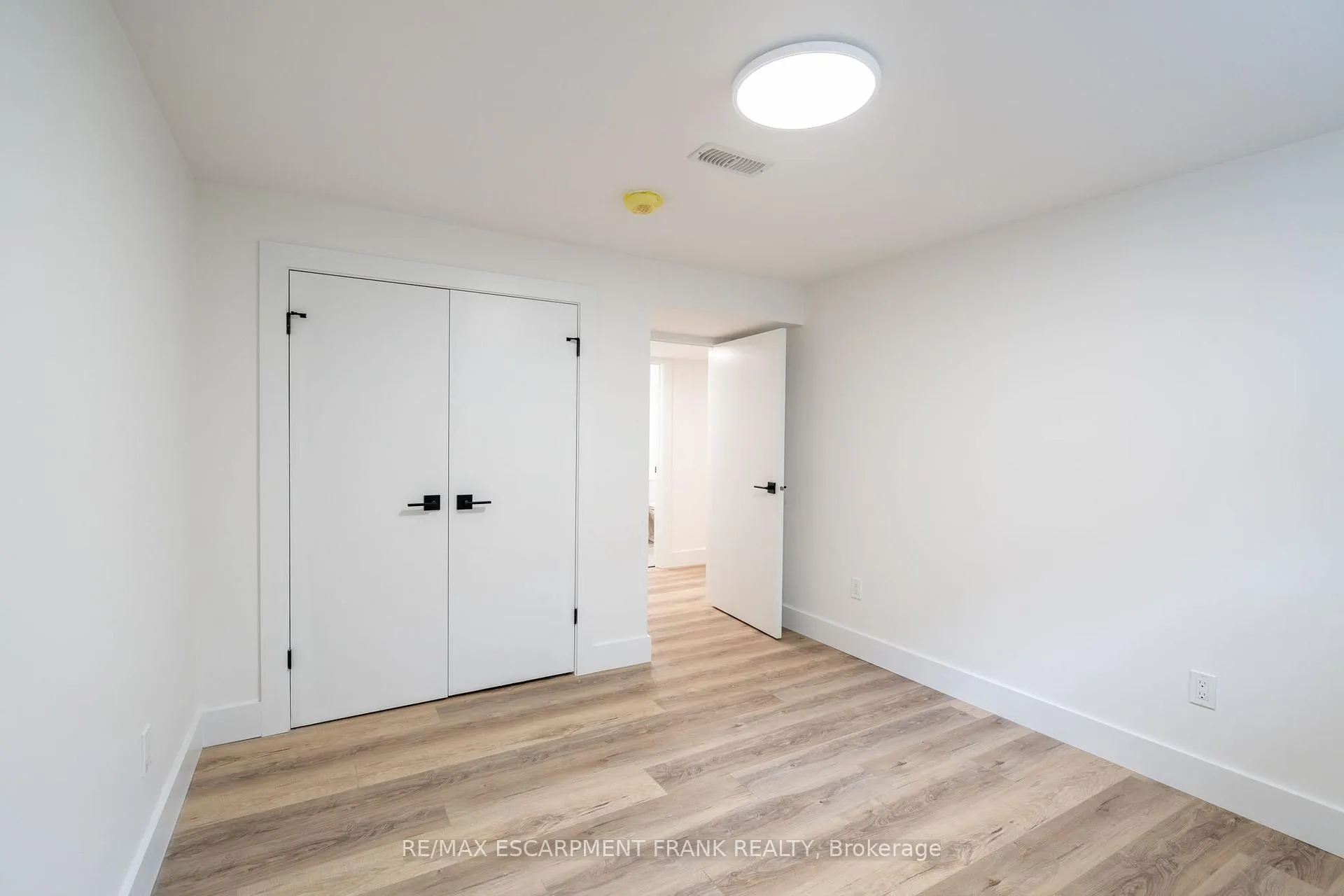 Photo 25 of Unit 2, 258 West 31ST Street, Hamilton, Westcliffe — HOMEH