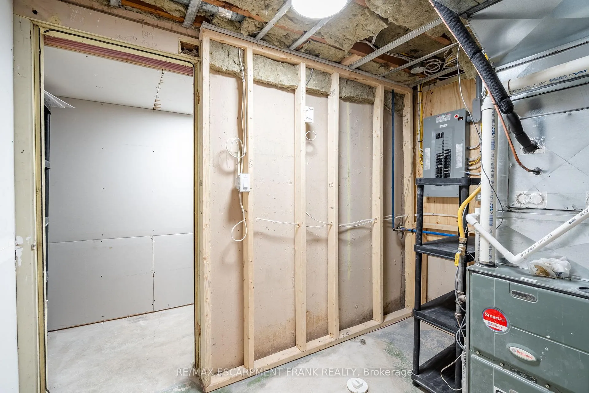 Photo 26 of Unit 2, 258 West 31ST Street, Hamilton, Westcliffe — HOMEH