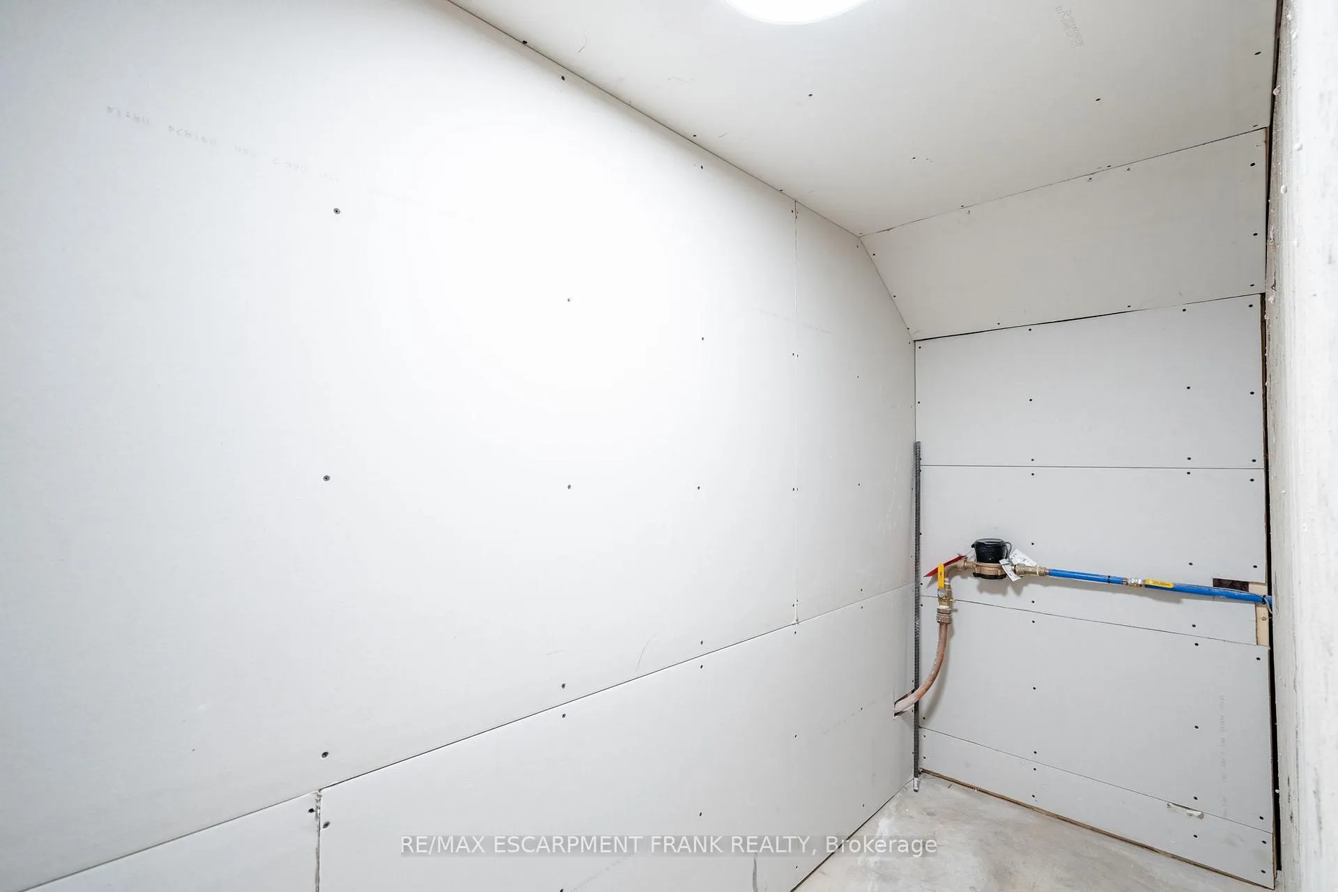 Photo 28 of Unit 2, 258 West 31ST Street, Hamilton, Westcliffe — HOMEH