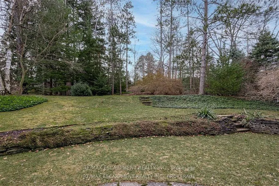 Photo 2 of 56 Mansfield Drive, Hamilton, Ancaster — HOMEH