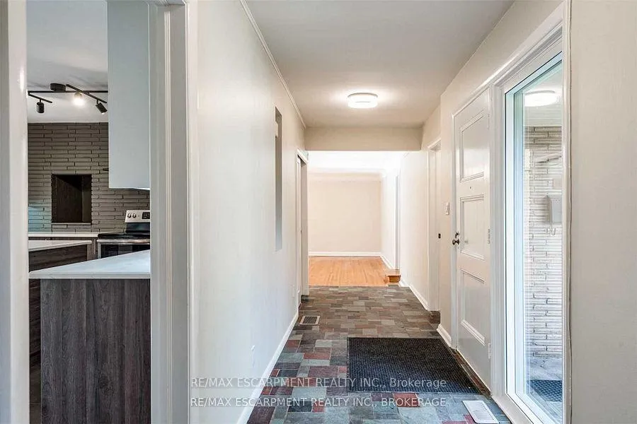 Photo 3 of 56 Mansfield Drive, Hamilton, Ancaster — HOMEH