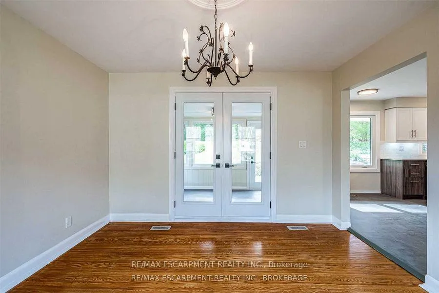 Photo 4 of 56 Mansfield Drive, Hamilton, Ancaster — HOMEH