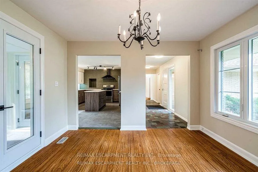 Photo 5 of 56 Mansfield Drive, Hamilton, Ancaster — HOMEH