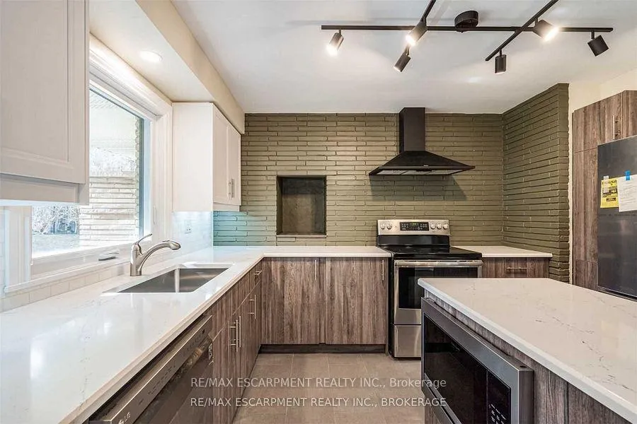 Photo 8 of 56 Mansfield Drive, Hamilton, Ancaster — HOMEH