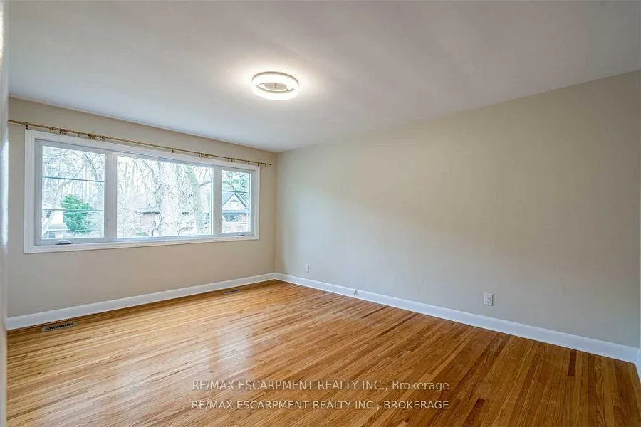 Photo 18 of 56 Mansfield Drive, Hamilton, Ancaster — HOMEH
