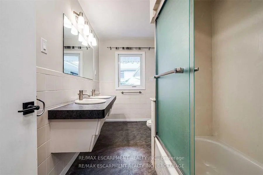 Photo 21 of 56 Mansfield Drive, Hamilton, Ancaster — HOMEH