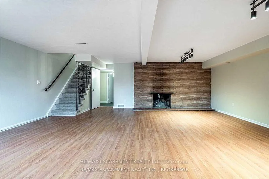 Photo 22 of 56 Mansfield Drive, Hamilton, Ancaster — HOMEH