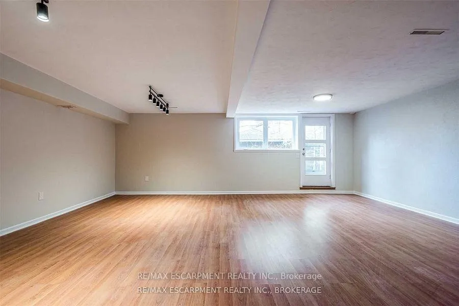 Photo 23 of 56 Mansfield Drive, Hamilton, Ancaster — HOMEH