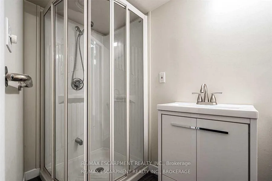 Photo 24 of 56 Mansfield Drive, Hamilton, Ancaster — HOMEH