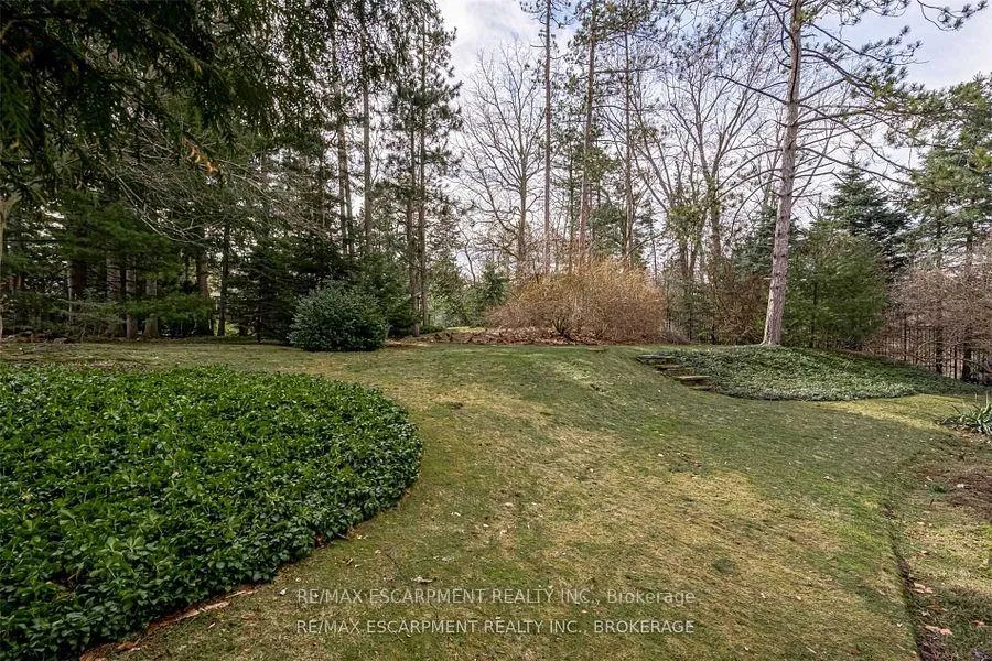 Photo 29 of 56 Mansfield Drive, Hamilton, Ancaster — HOMEH