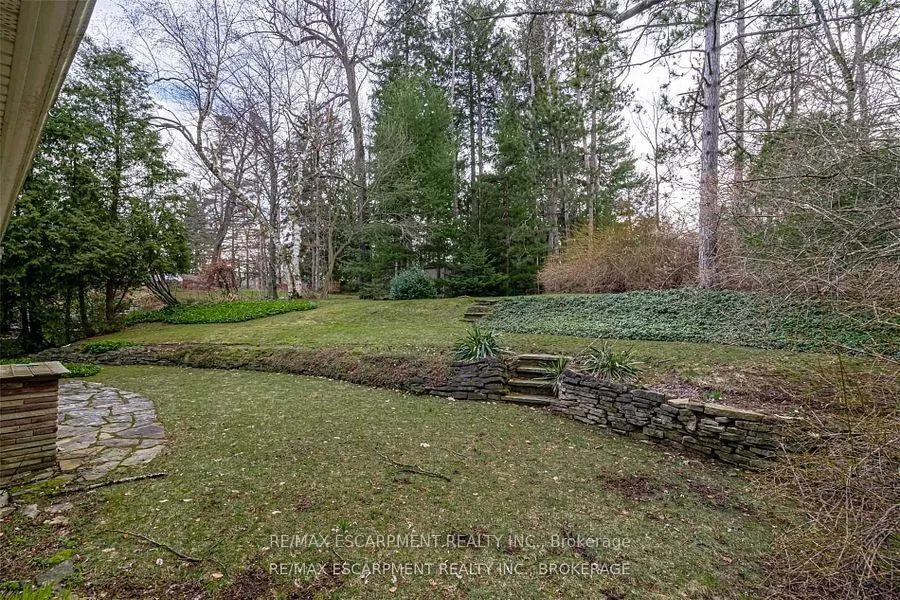 Photo 31 of 56 Mansfield Drive, Hamilton, Ancaster — HOMEH