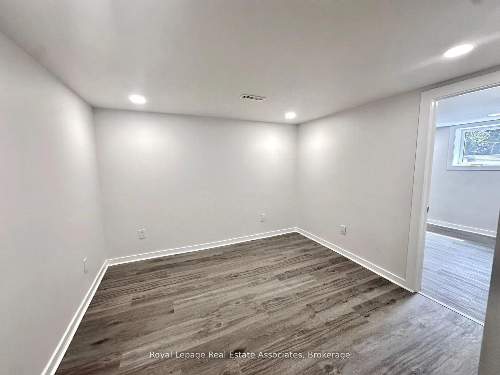 Photo 4 of Unit Lower, 377 Jackson Street W, Hamilton, Kirkendall — HOMEH