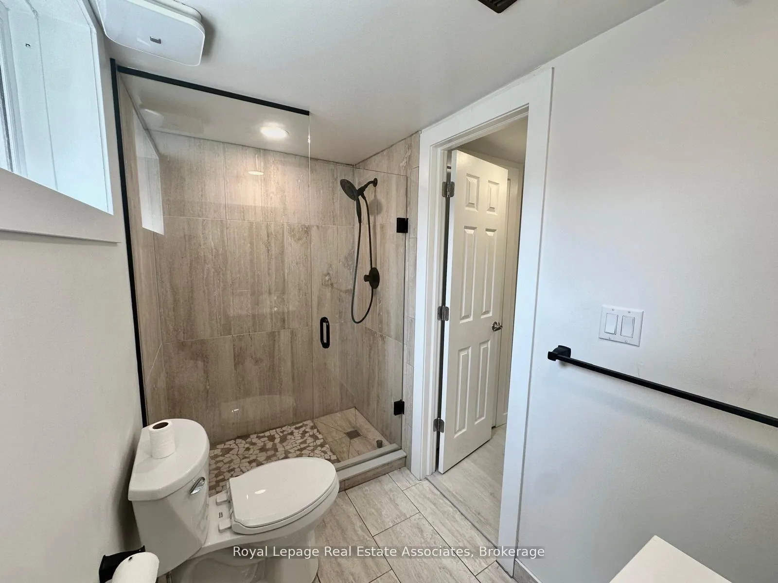 Photo 8 of Unit Lower, 377 Jackson Street W, Hamilton, Kirkendall — HOMEH