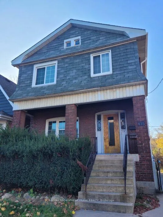 Front of Unit UPPER, 435 Aberdeen Avenue