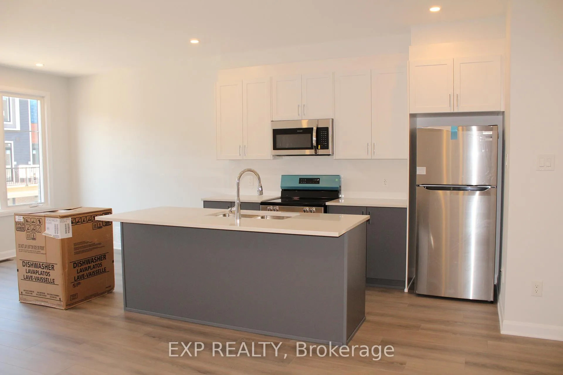Photo 9 of 510 Woodlily Private, Ottawa, Kanata - Kanata Lakes/Heritage Hills — HOMEH
