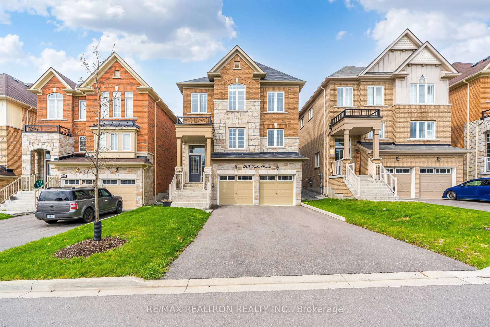 Photo 1 of 182 Lyle Drive, Clarington, Bowmanville — HOMEH