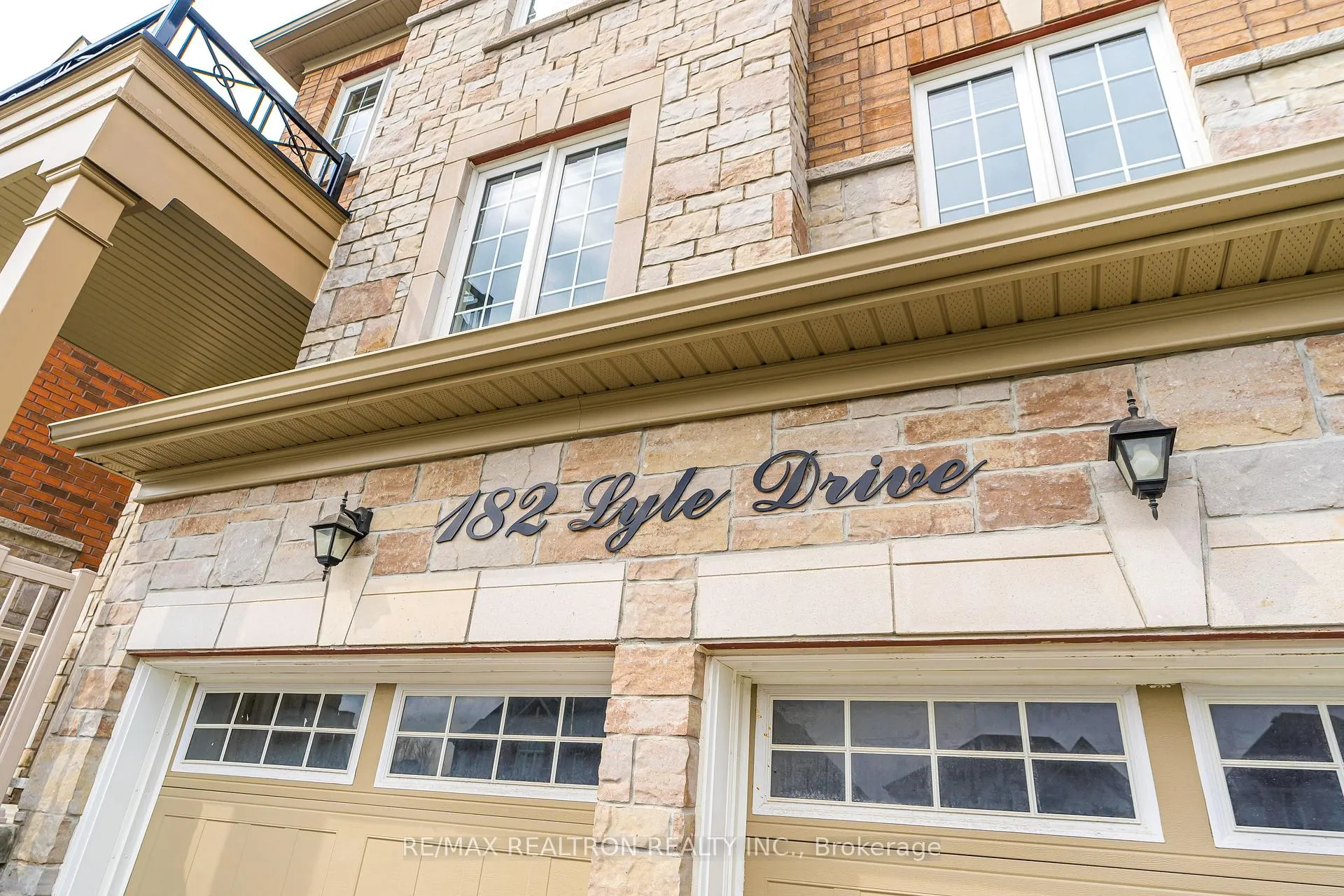 Photo 4 of 182 Lyle Drive, Clarington, Bowmanville — HOMEH