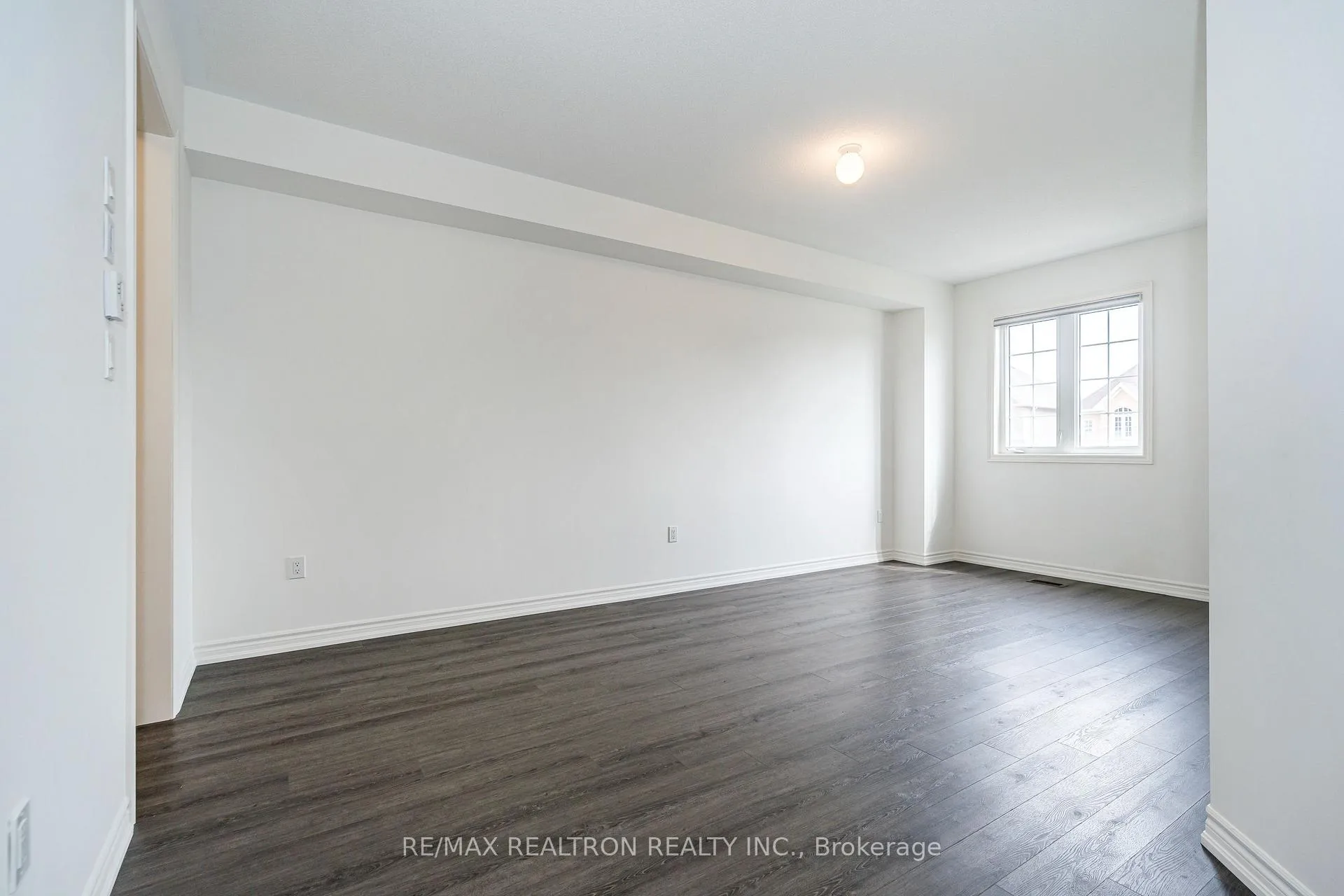 Photo 8 of 182 Lyle Drive, Clarington, Bowmanville — HOMEH