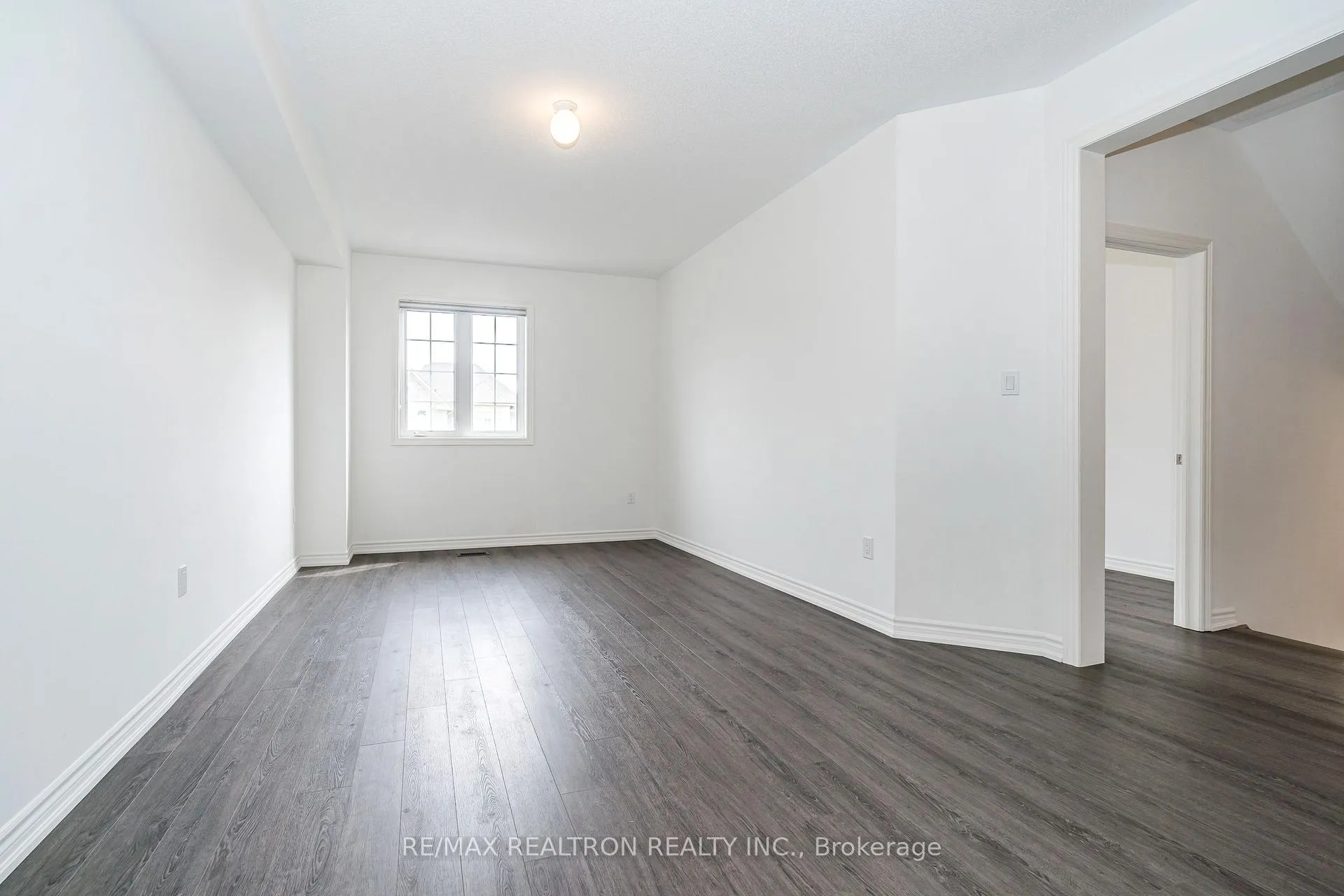 Photo 9 of 182 Lyle Drive, Clarington, Bowmanville — HOMEH