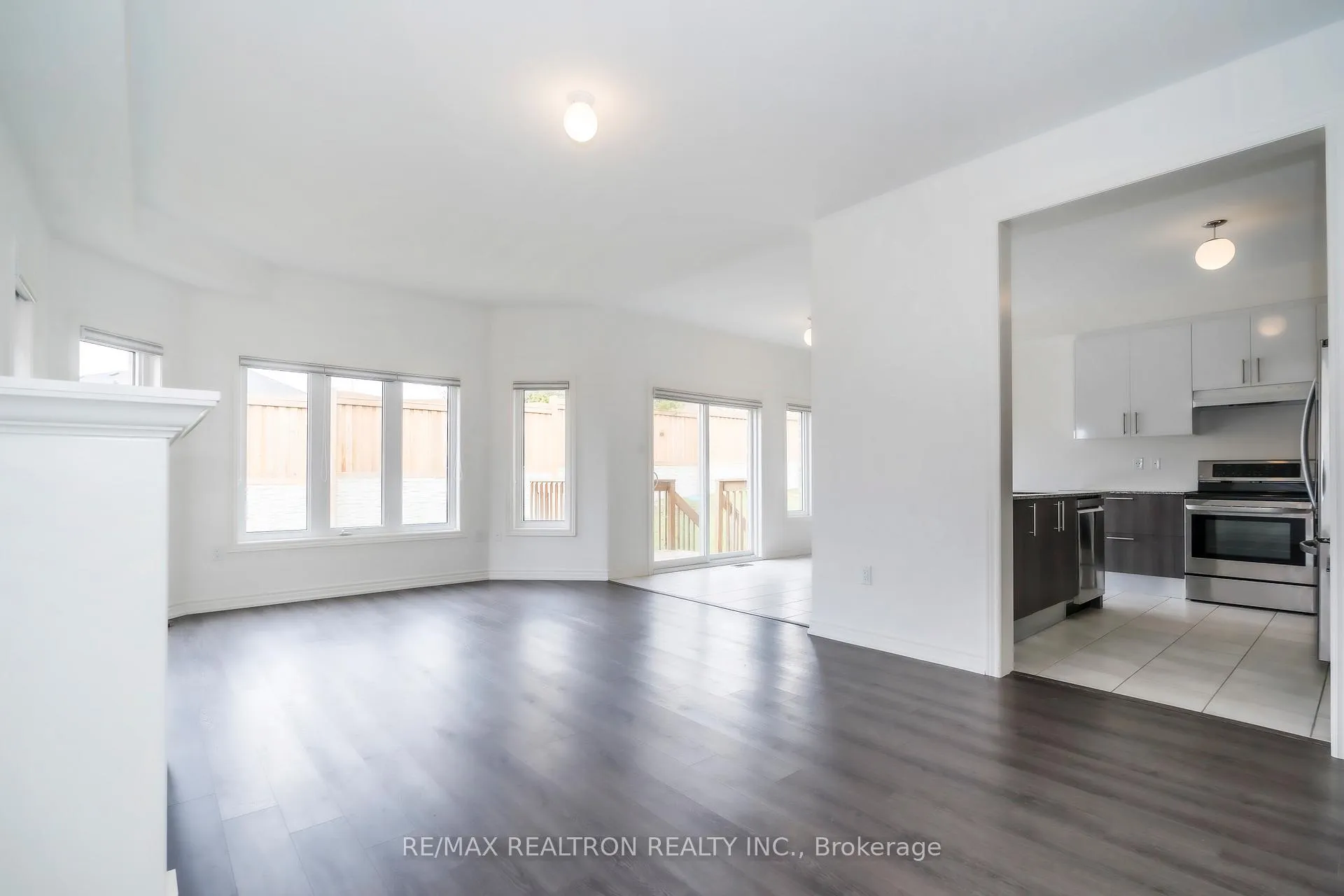 Photo 12 of 182 Lyle Drive, Clarington, Bowmanville — HOMEH